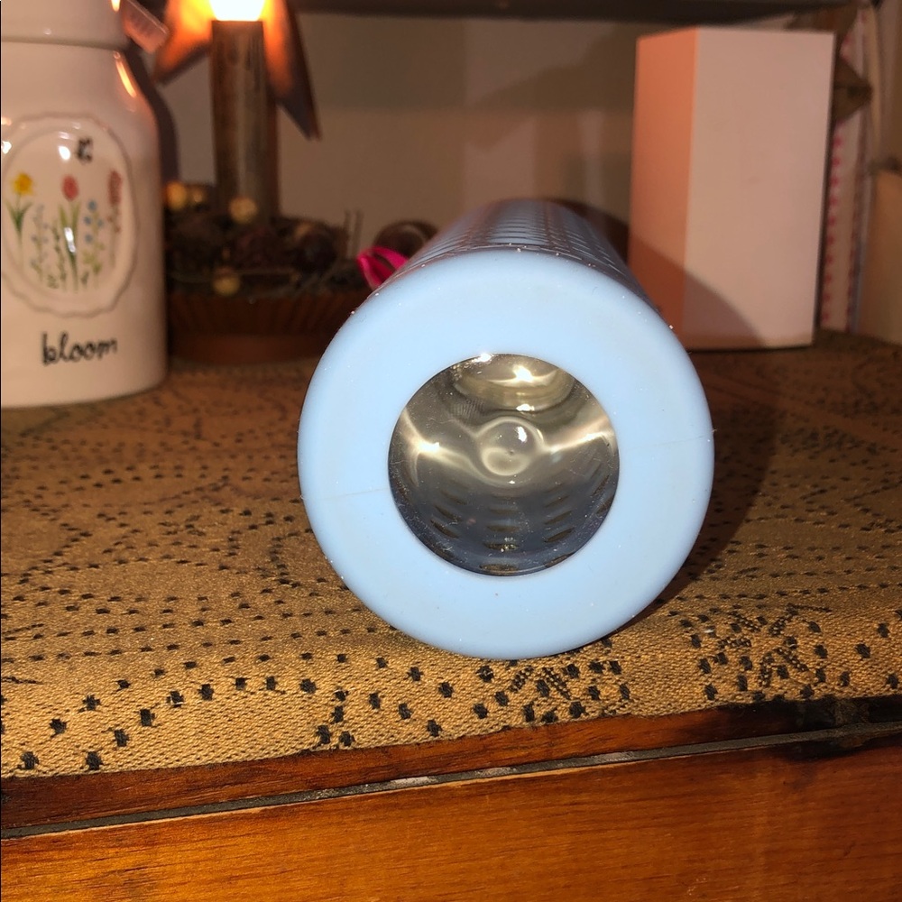 Lilly Pulitzer Glass Water Bottle Featured In Frenchie Blue Caning - Picture 8 of 13